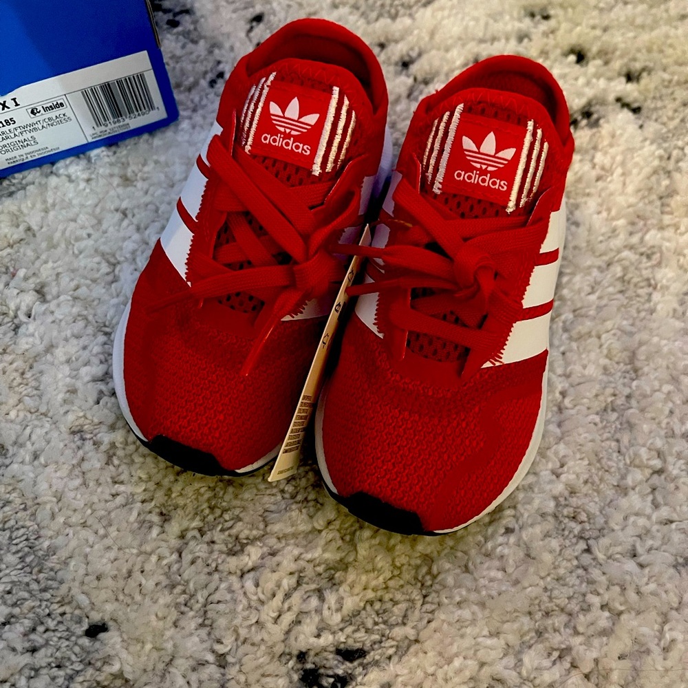 New in box with tags Adidas kids size 7K tennis shoes. Swift Run X I. Smoke free